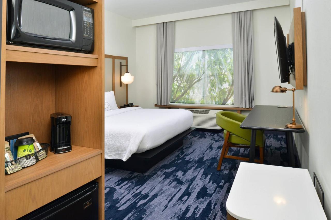 Fairfield Inn & Suites By Marriott Charlotte University Research Park Buitenkant foto