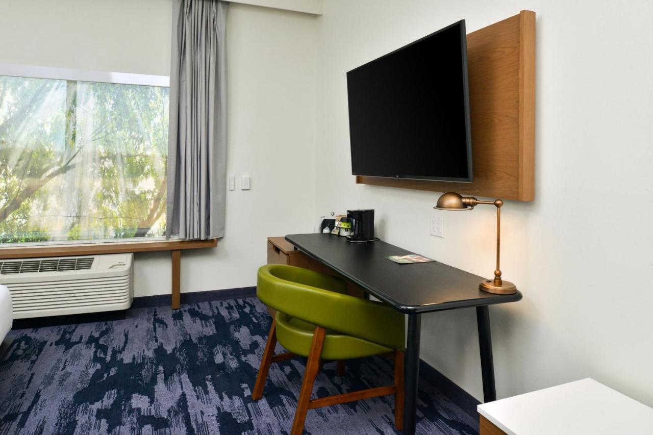 Fairfield Inn & Suites By Marriott Charlotte University Research Park Buitenkant foto